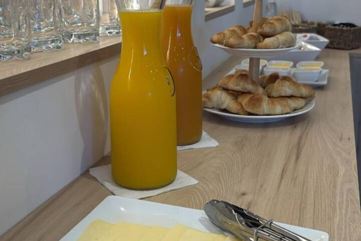 Breakfast/Coffee Service 32 of 34