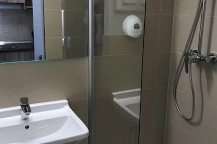 Room 9 of 18