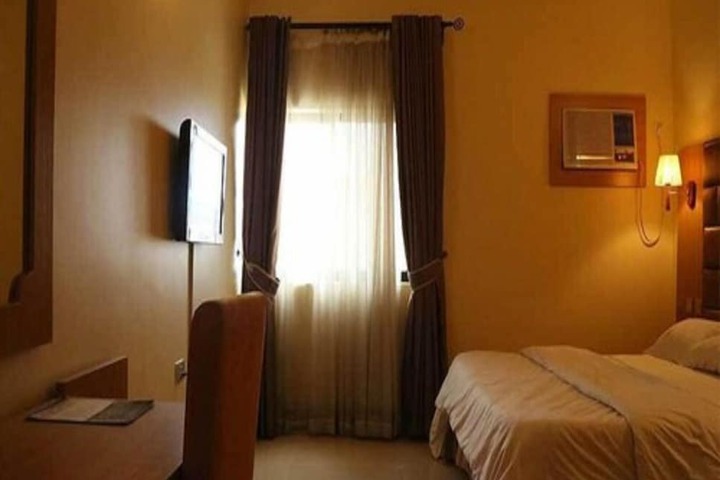 Room 10 of 15