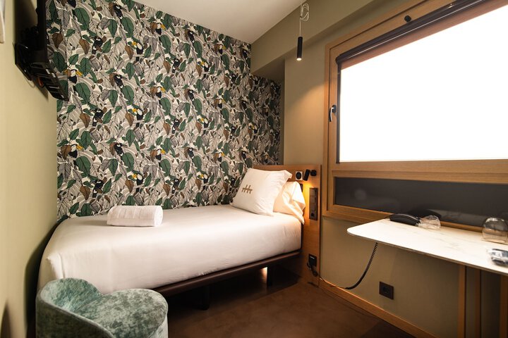 Room 6 of 35