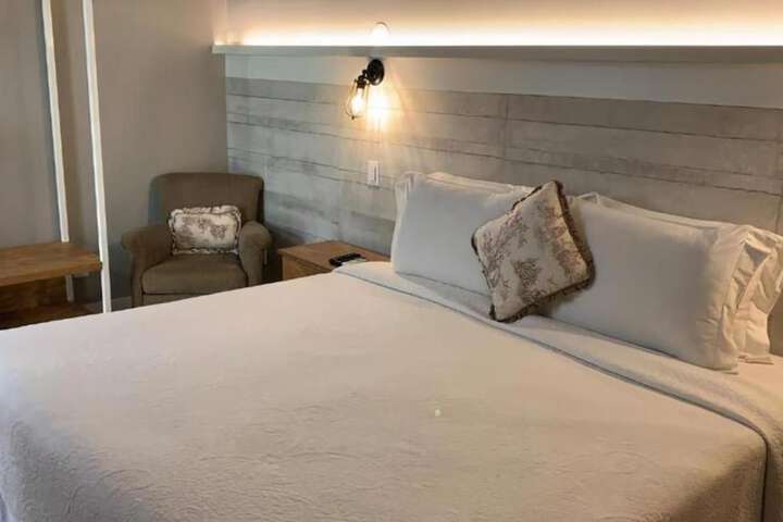 Room 2 of 65