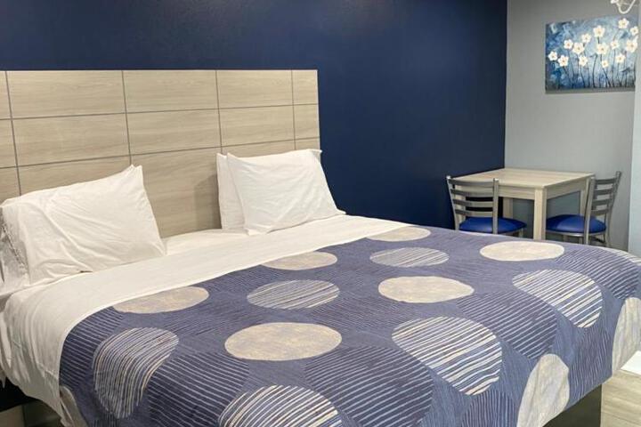 2 Queen Beds (7 of 18)