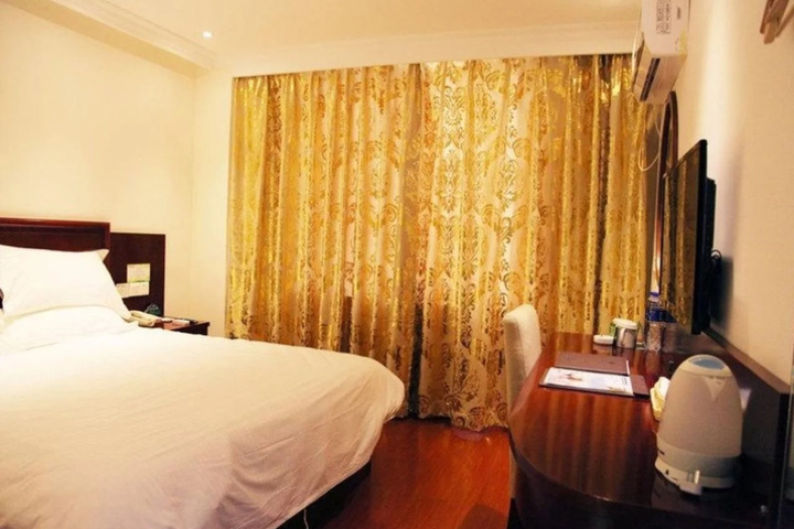 Room 3 of 10