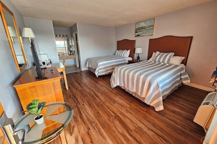 2 Double Beds (24 of 27)
