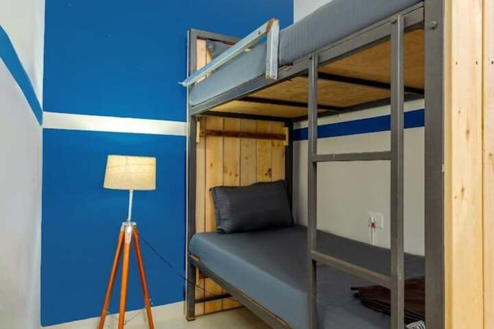 Room 9 of 11