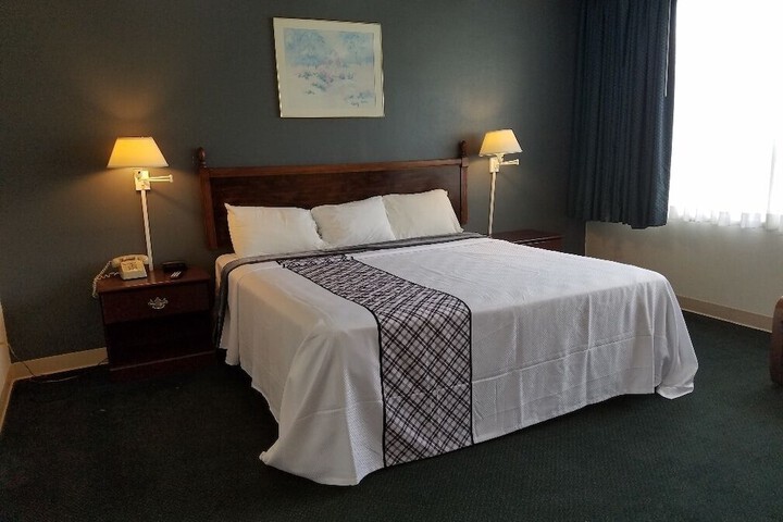 1 King Bed Scenic View (5 of 12)