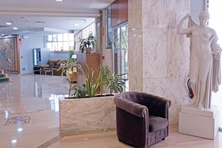 Entrance & Lobby