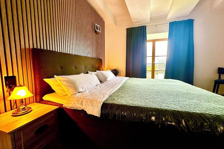Room 10 of 31
