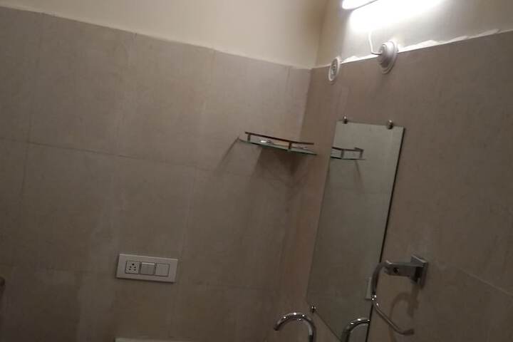 Room 34 of 67