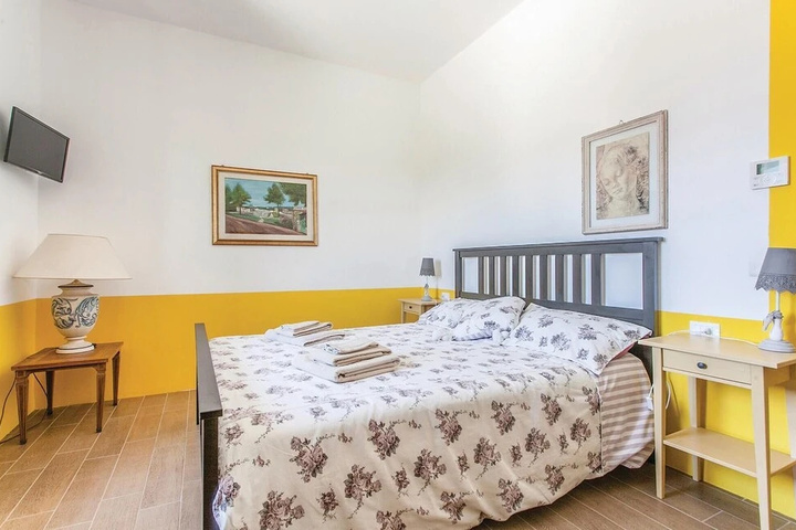 Room 5 of 20