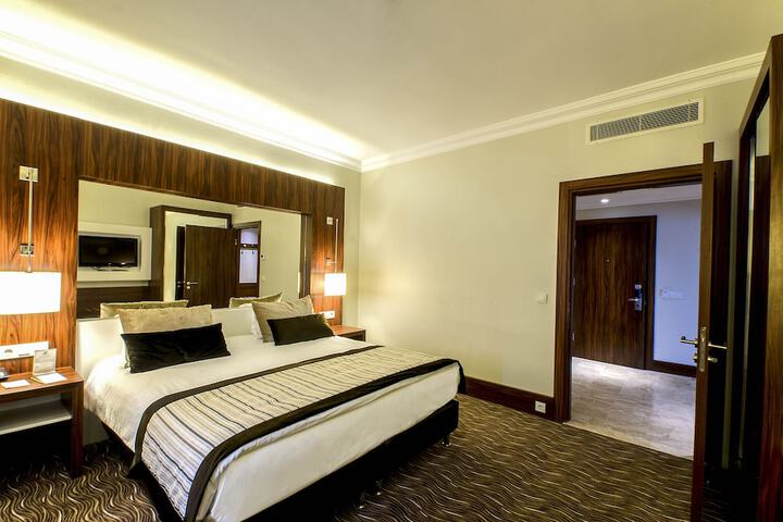 Room 21 of 90