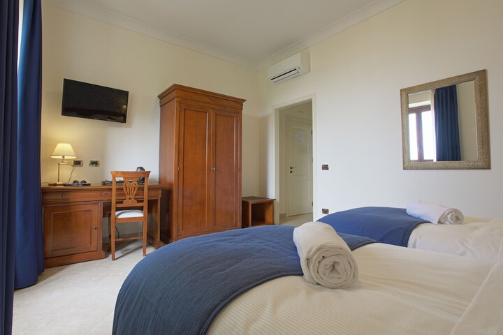 Room 10 of 78