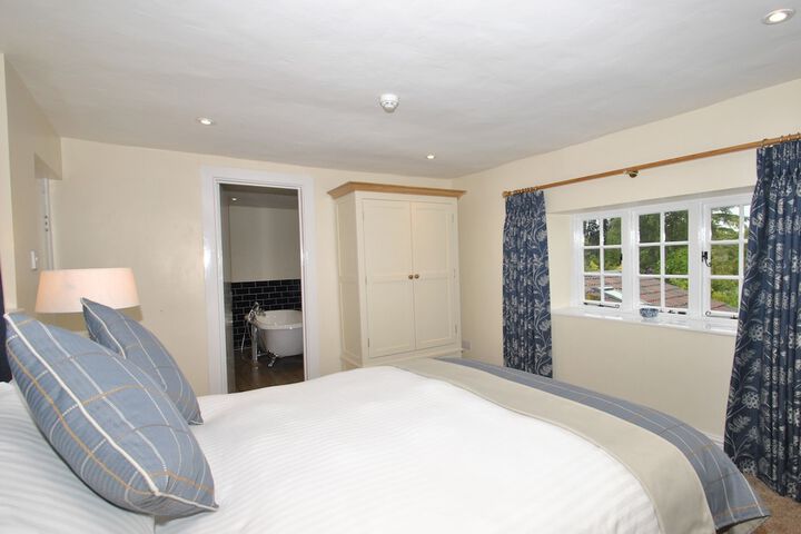 Room 6 of 32