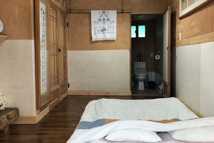 Room 4 of 25