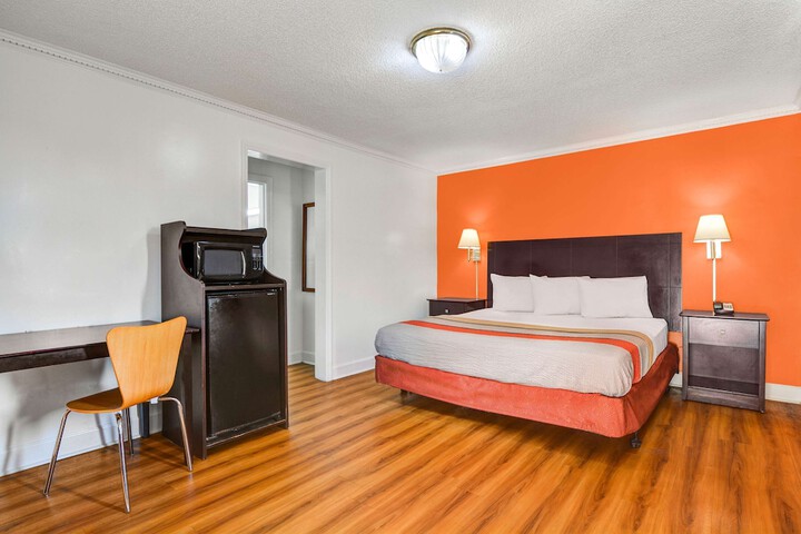 Room 11 of 21
