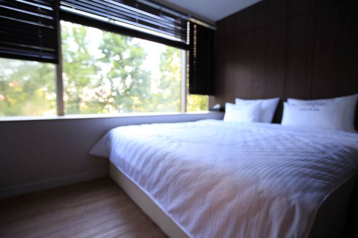 Room 14 of 32