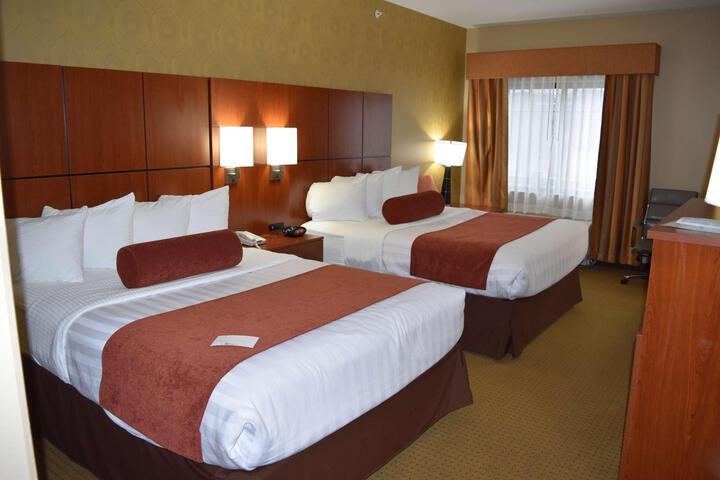 2 Queen Beds Microwave and Refrigerator WiFi Full Breakfast (8 of 9)