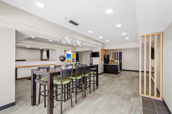Entrance & Lobby