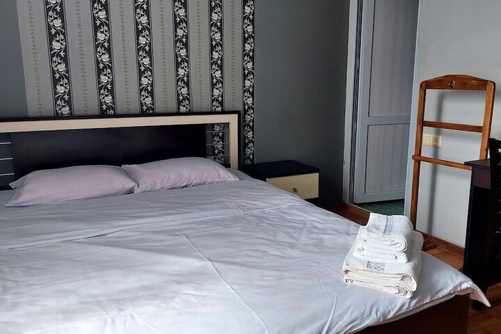 Room 9 of 34