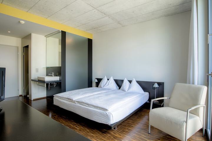 Room 4 of 38