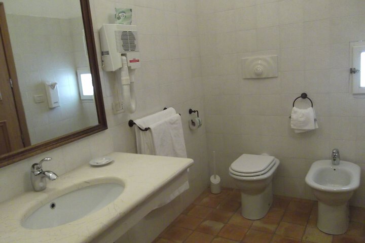 Room 28 of 37
