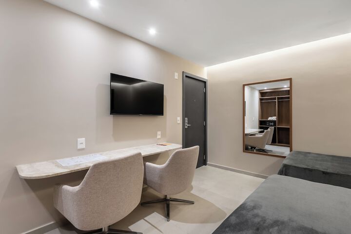 Room 21 of 42