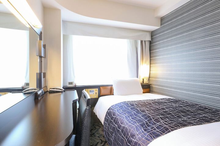 Room 8 of 25