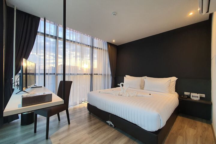 Room 8 of 18