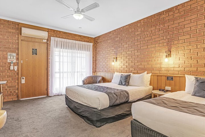 Room 50 of 64