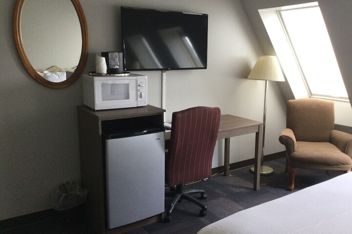 Room 9 of 19