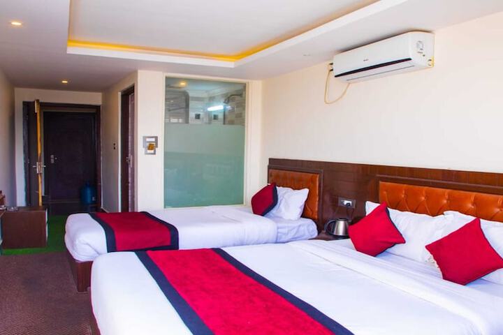 Room 5 of 9