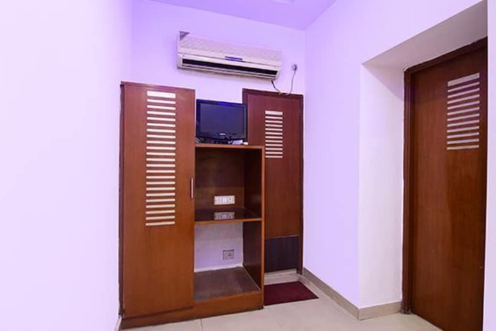 Room 10 of 30
