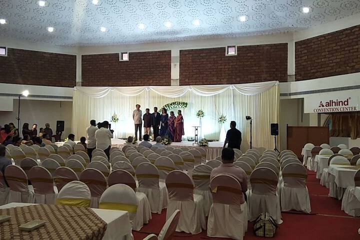 Ballroom/Hall 18 of 27