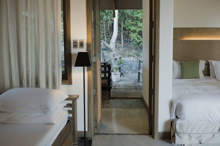 Room 12 of 110