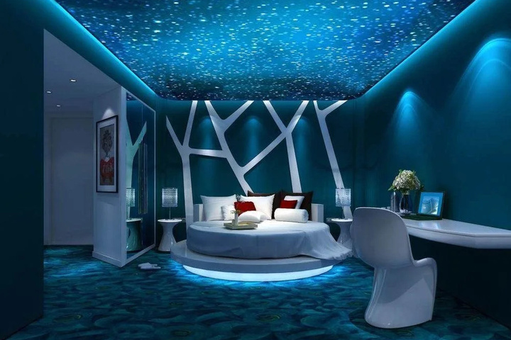 Room 4 of 12