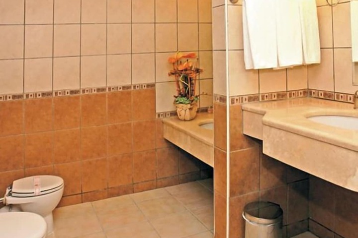 Room 20 of 120