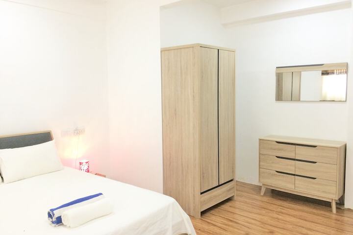 Room 8 of 10