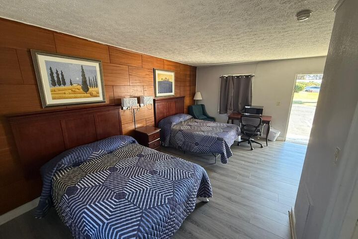 2 Double Beds (3 of 6)