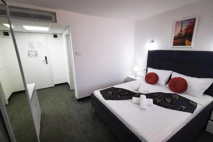 Room 3 of 19