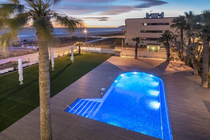 Hotel with Pool