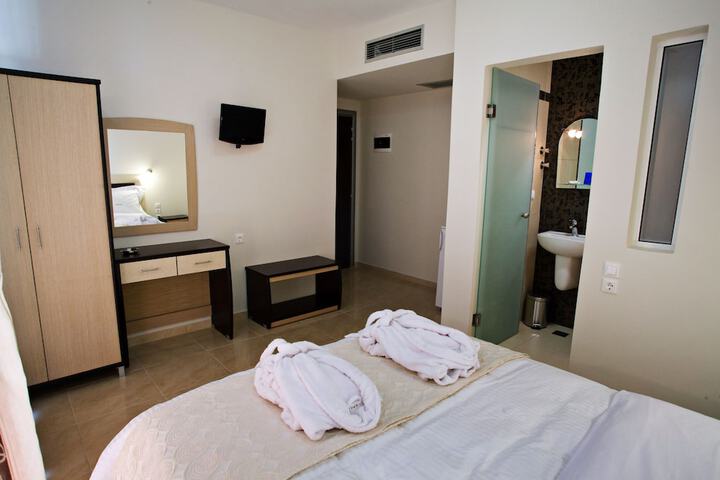 Room 8 of 43