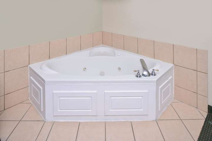 Private spa tub