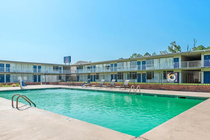Pool 19 of 23