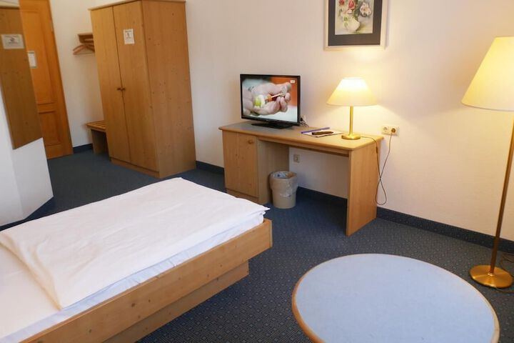 Room 8 of 22