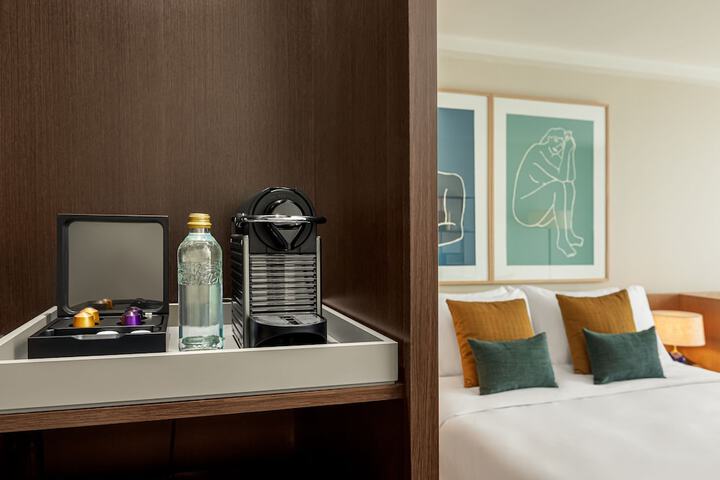 Room 8 of 188