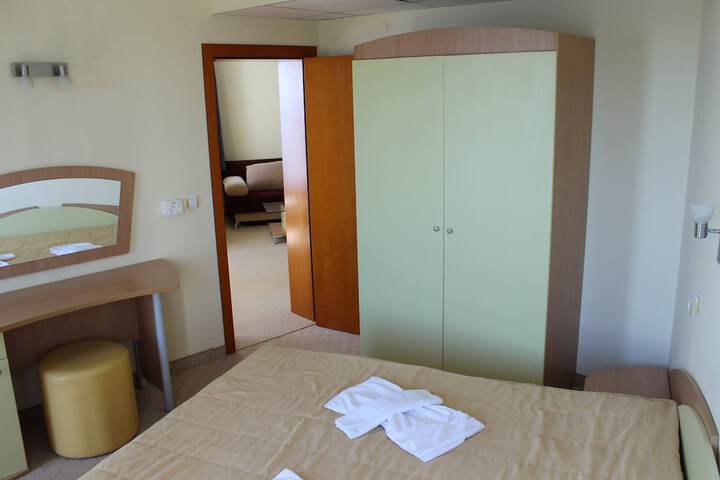 Room 11 of 85