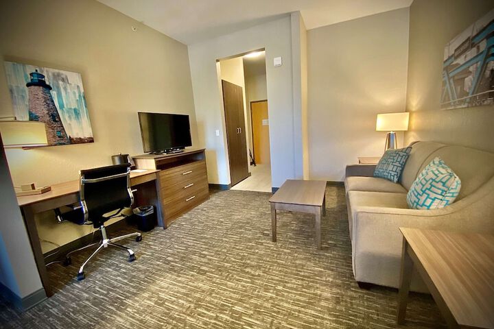 Suite 1 King Bed Sofa Bed Microwave and Refrigerator, Continental Breakfast (5 of 7)