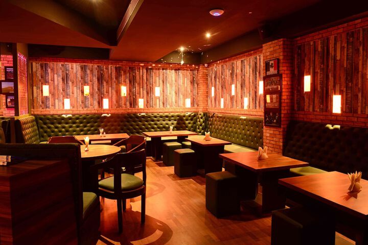 Lounge 31 of 48