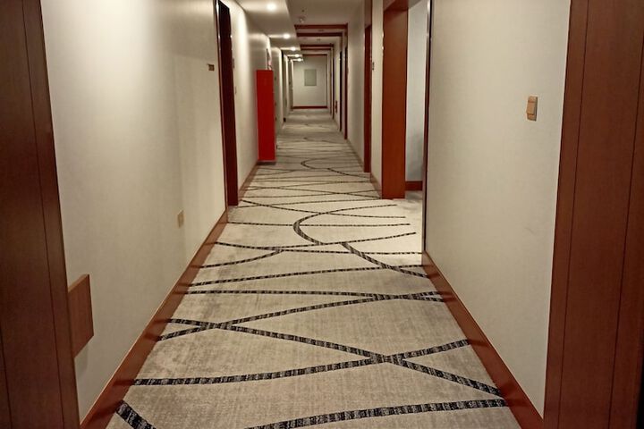Room 12 of 76