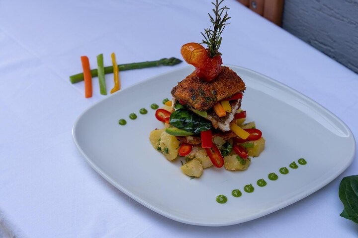 Dining 99 of 128